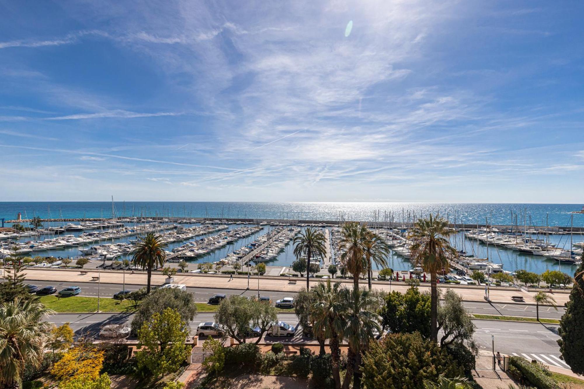 Le Palais De - Elegant With Sea View Apartment